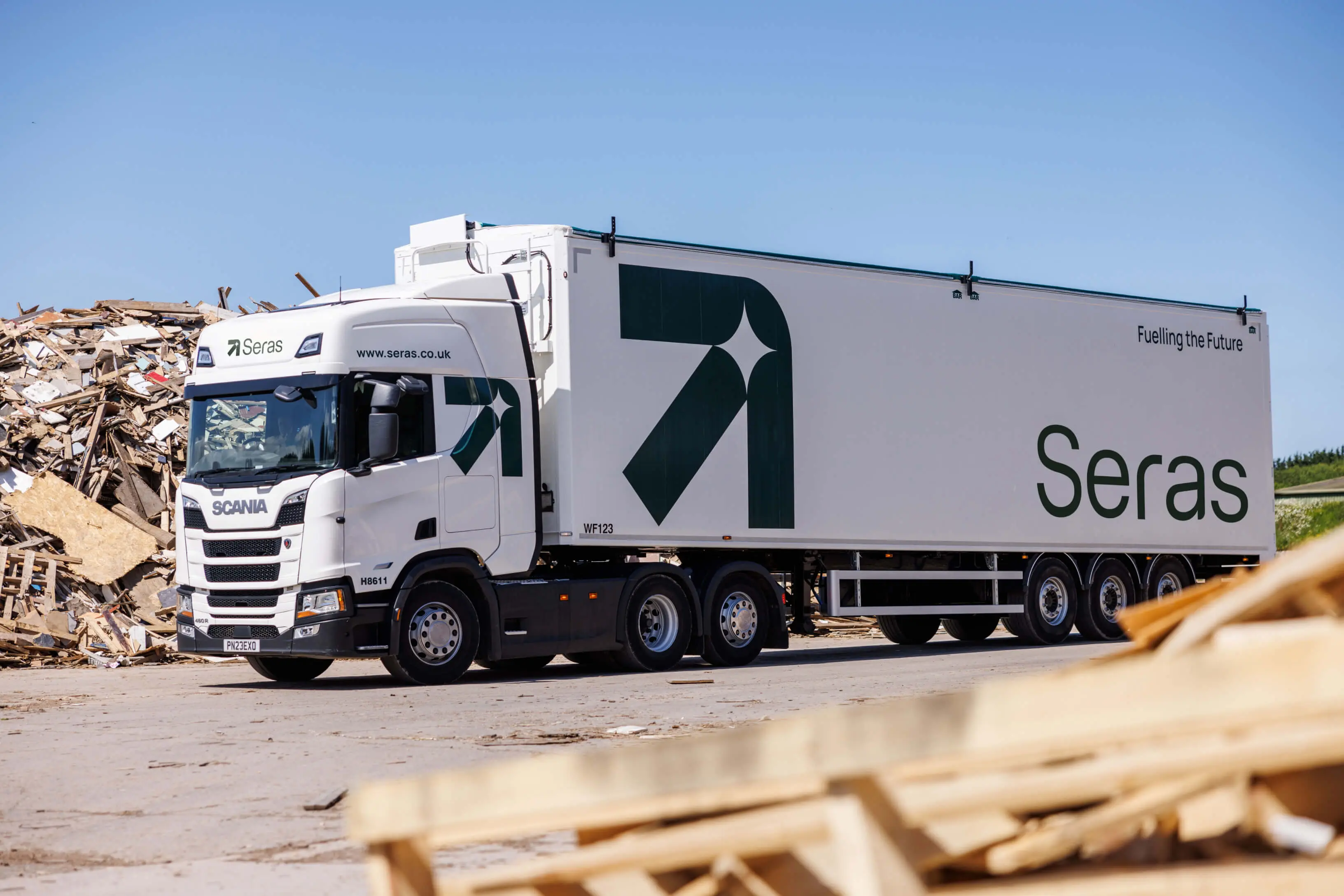 Side photo of Seras branded HGV truck